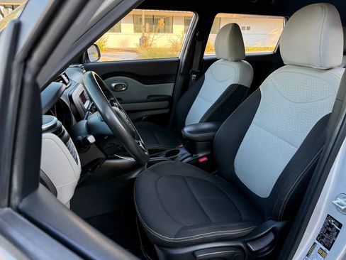 Used 2014 Kia Soul + image 10