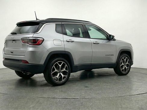 Used 2025 Jeep Compass Limited image 9