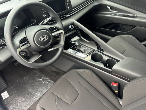Used 2026 Hyundai Elantra Hybrid FWD image 13