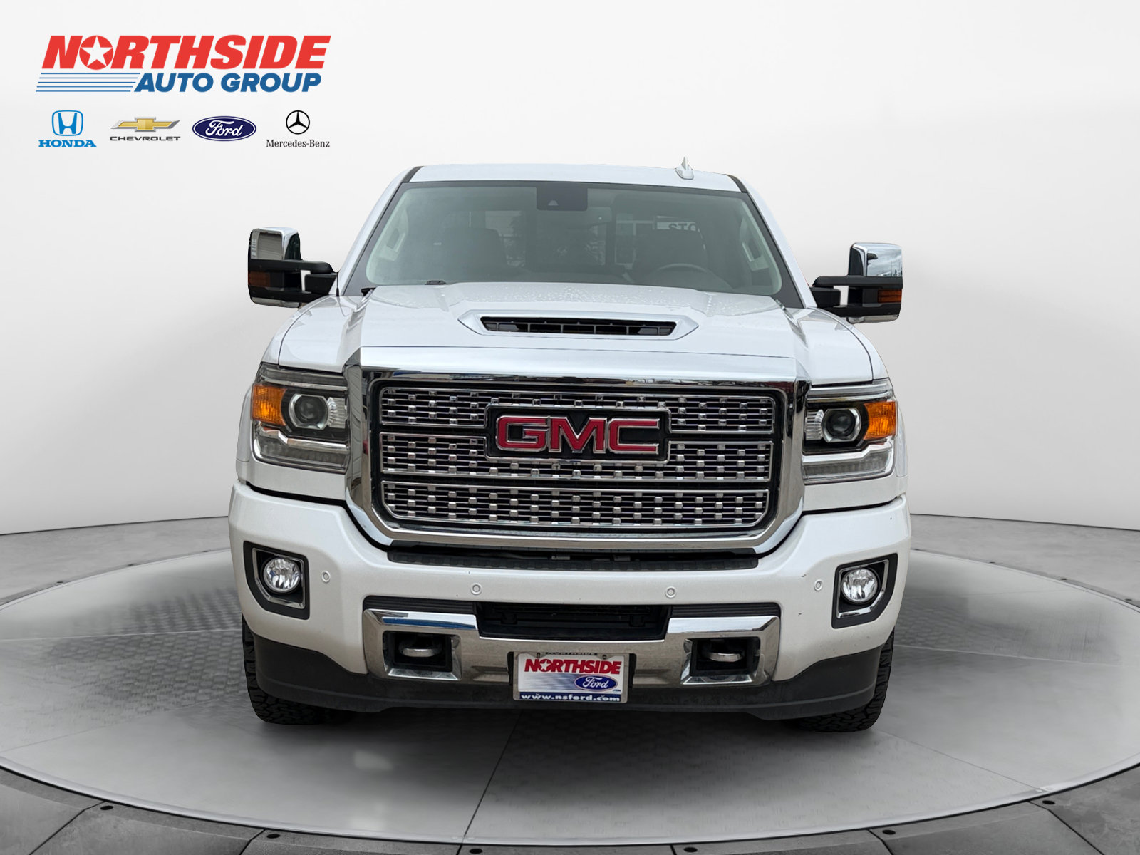 Used 2019 GMC Sierra 2500 Denali w/ Duramax Plus Package AWD/4WD image 2