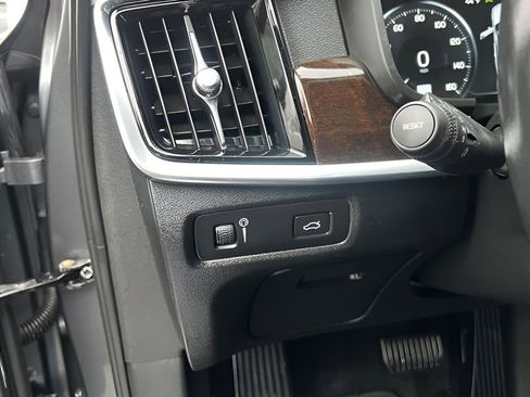 Used 2017 Volvo S90 T5 Momentum w/ Vision Package image 18