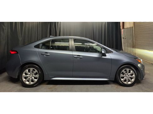 Used 2025 Toyota Corolla LE FWD image 4