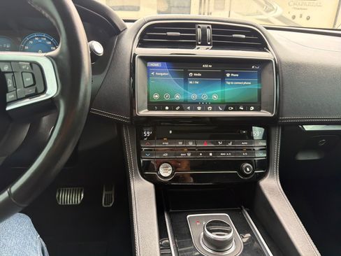 Used 2018 Jaguar F-PACE S AWD/4WD image 28