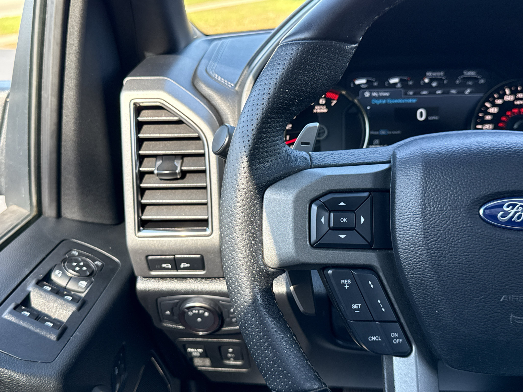 Used 2019 Ford F150 Raptor w/ Equipment Group 802A Luxury AWD/4WD image 14