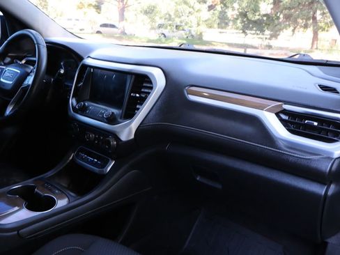 Used 2021 GMC Acadia SLE image 17