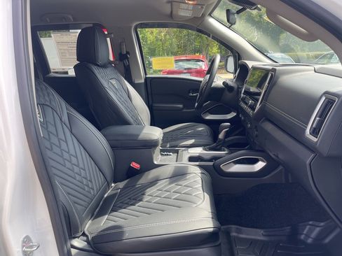 Certified 2025 Nissan Frontier SV image 19