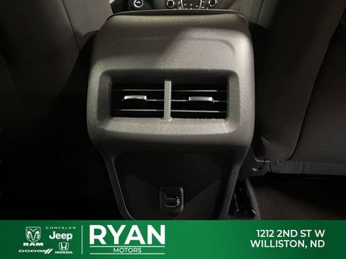 Used 2024 Chevrolet Equinox LT AWD/4WD image 25