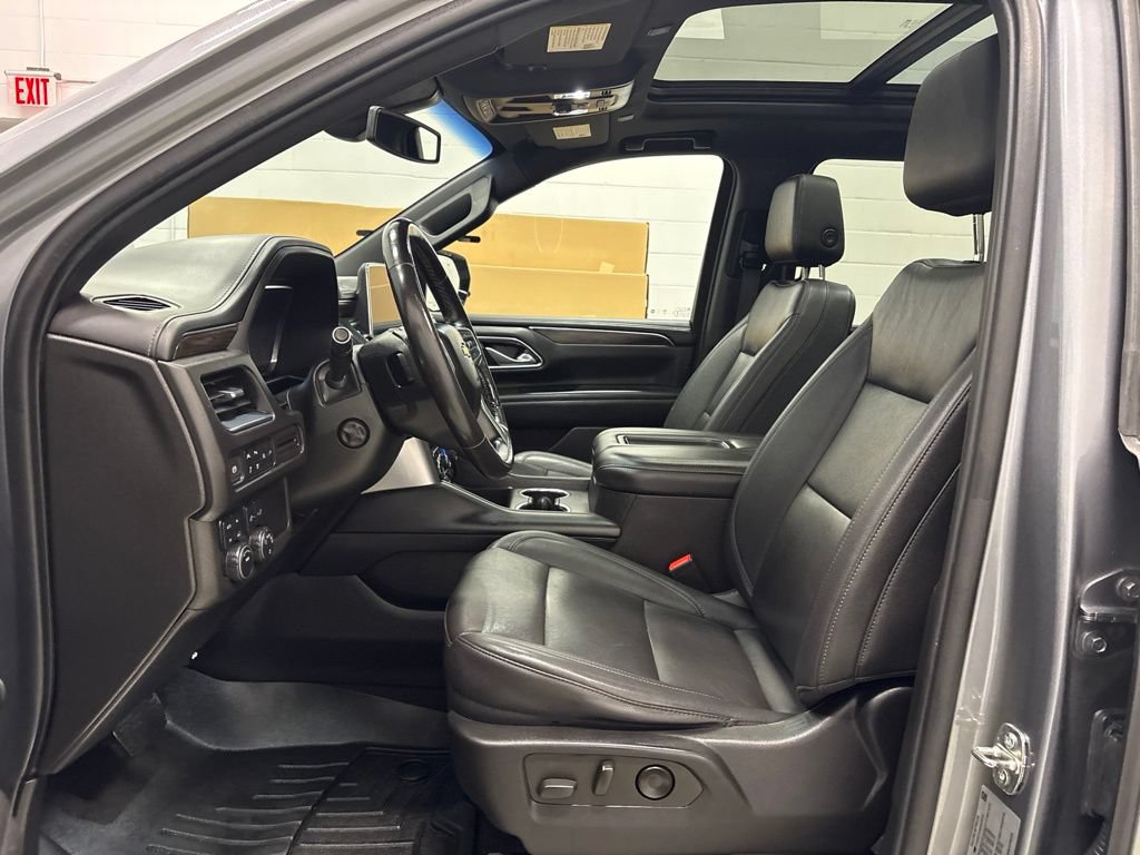 Used 2022 Chevrolet Suburban LT w/ LT Signature Plus Package AWD/4WD image 16