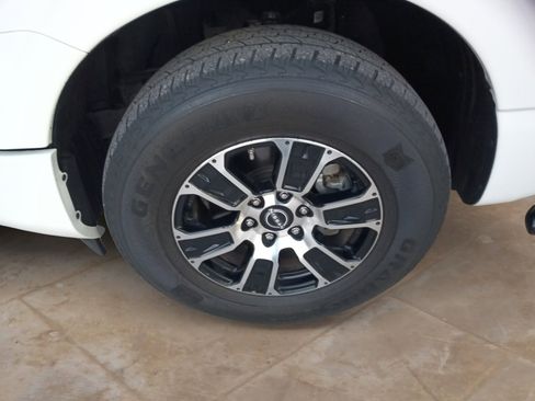 Used 2023 Nissan Titan SV w/ SV Convenience Package image 24