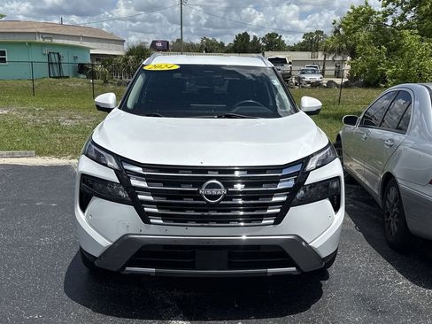 Certified 2024 Nissan Rogue SL FWD image 3