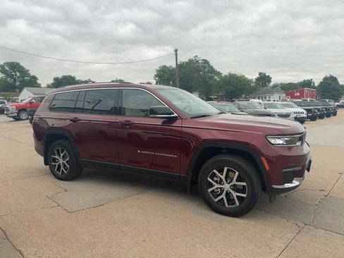 Used 2023 Jeep Grand Cherokee L Limited w/ Luxury Tech Group II AWD/4WD image 5
