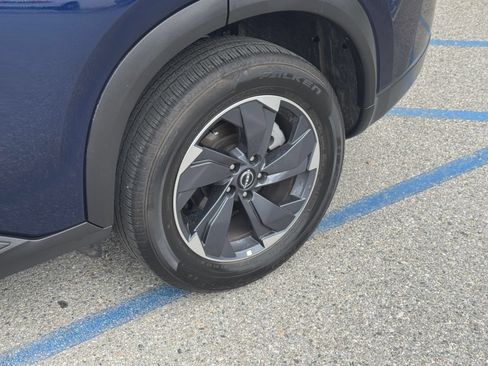 Used 2025 Nissan Rogue SV FWD image 27