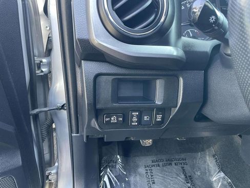 Used 2019 Toyota Tacoma TRD Off-Road w/ Technology Package image 30