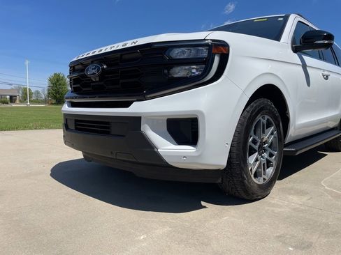 Used 2025 Ford Expedition Active AWD/4WD image 17