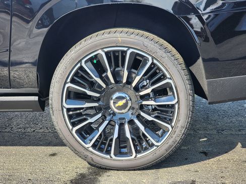 New 2026 Chevrolet Suburban High Country AWD/4WD image 11
