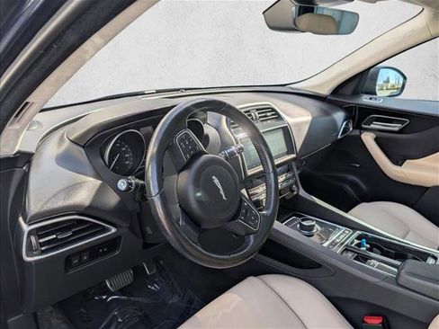 Used 2019 Jaguar F-PACE Premium image 11
