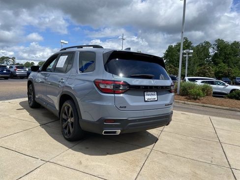 Used 2025 Honda Pilot Black Edition image 13