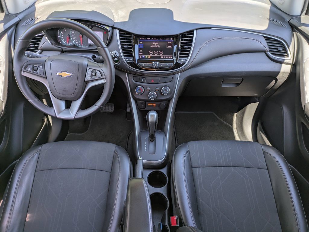 Used 2022 Chevrolet Trax LT w/ LT Convenience Package AWD/4WD image 16