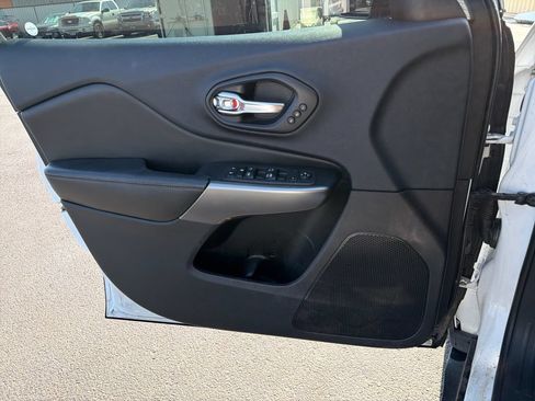 Used 2019 Jeep Cherokee Limited AWD/4WD image 10