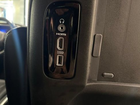 Used 2020 Chrysler Pacifica Touring-L FWD image 48