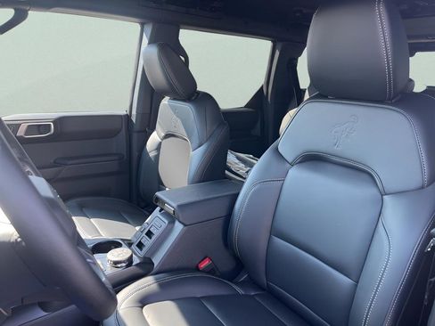 New 2026 Ford Bronco Outer Banks w/ Sasquatch Package AWD/4WD image 14