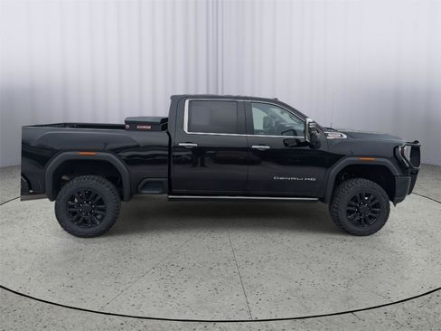 Used 2023 GMC Sierra 2500 Denali w/ Denali Black Diamond Edition AWD/4WD image 3