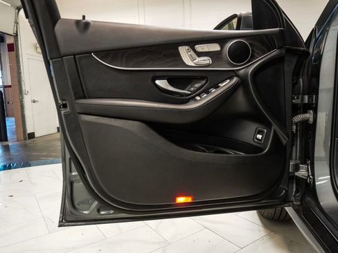 Used 2018 Mercedes-Benz GLC 300 4MATIC w/ Premium Package image 20