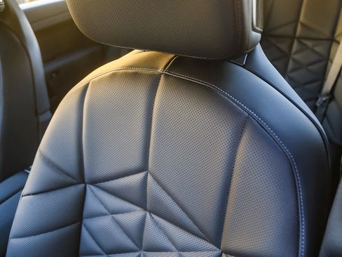 New 2026 BMW 740i w/ Premium Package image 20