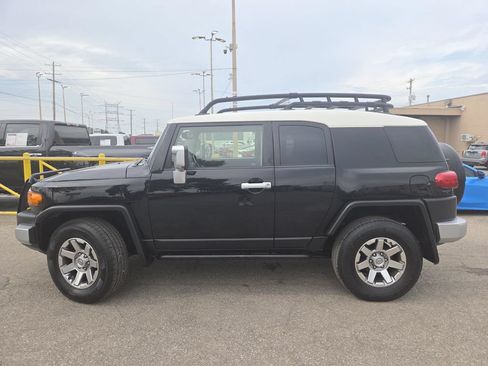 Used 2014 Toyota FJ Cruiser 4WD w/ Upgrade Package image 11