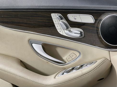 Used 2019 Mercedes-Benz C 300 4MATIC Sedan image 19