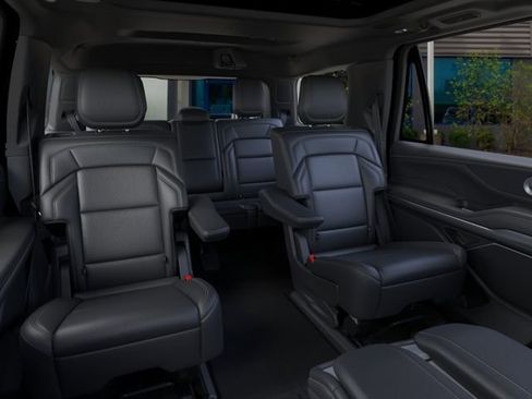 New 2025 Lincoln Navigator Reserve w/ Jet Appearance Package AWD/4WD image 12