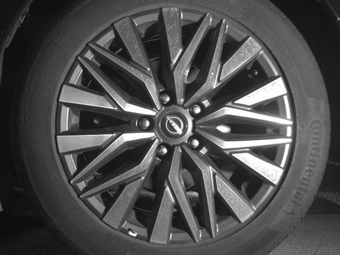Used 2025 Nissan Altima 2.5 SV FWD image 14