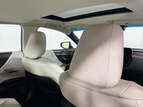 Certified 2025 Lexus ES 300h w/ Premium Package image 29