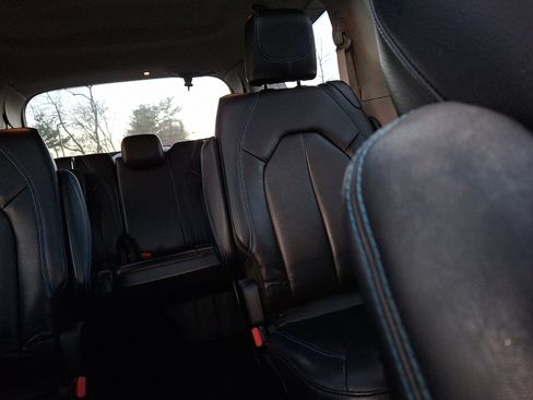 Used 2021 Chrysler Pacifica Touring-L w/ Uconnect Theater Family Group image 20