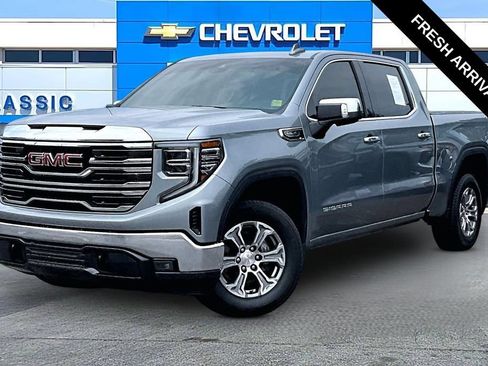 Used 2023 GMC Sierra 1500 SLT AWD/4WD image 2