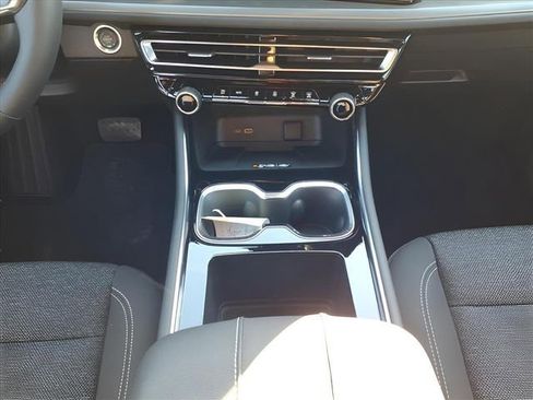 New 2026 Chevrolet Traverse LT image 17