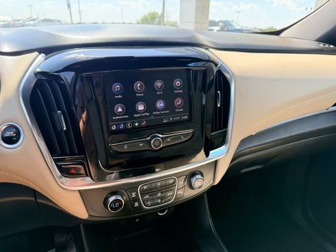 Used 2022 Chevrolet Traverse LS FWD image 16