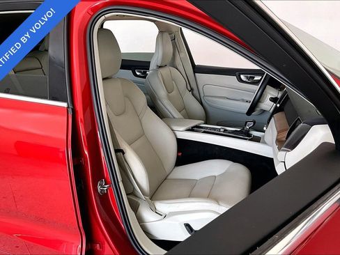 Used 2021 Volvo XC60 T6 Momentum AWD/4WD image 8
