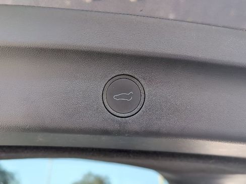 Used 2023 Tesla Model Y Performance image 24