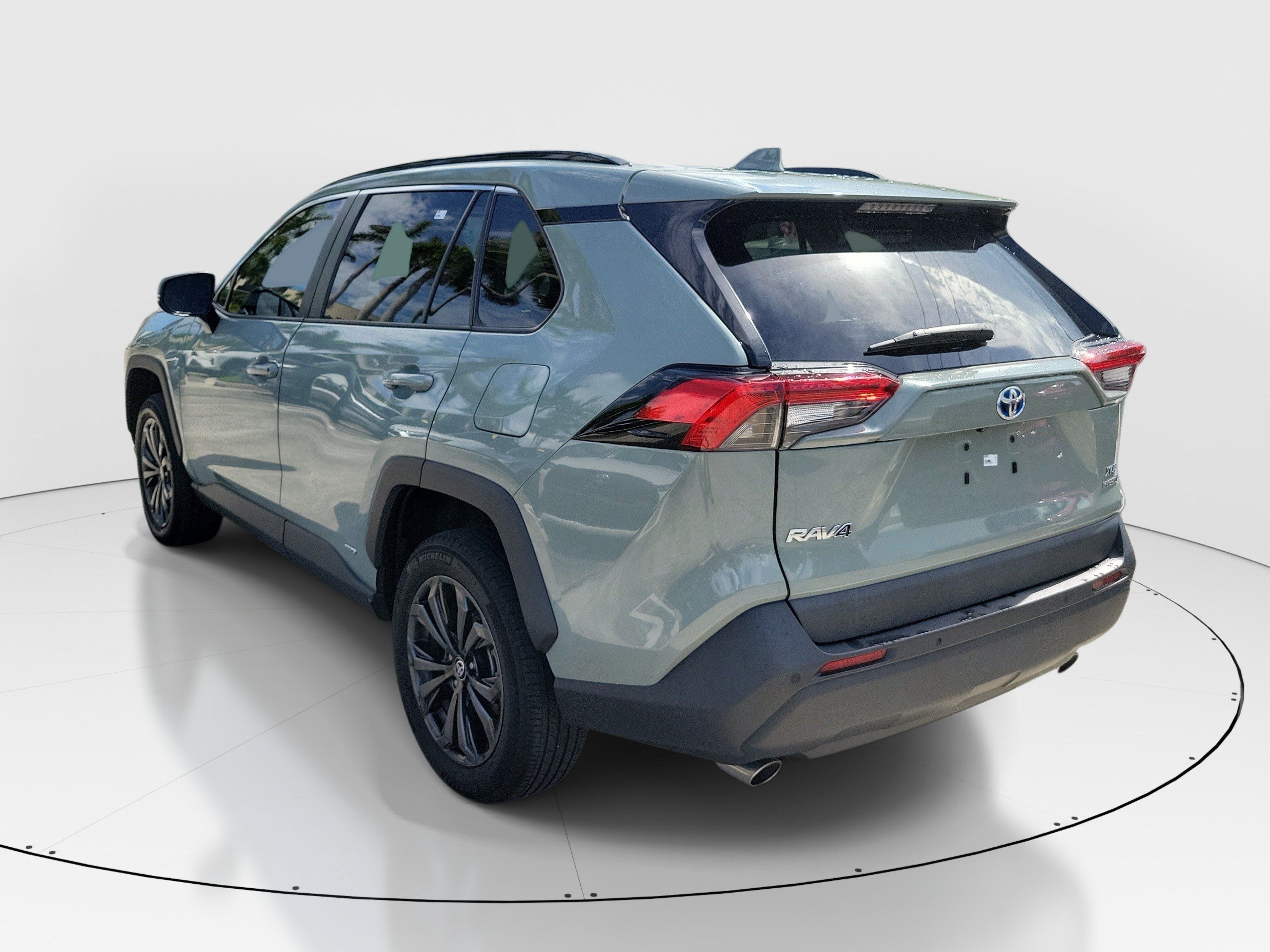 Used 2023 Toyota RAV4 XLE Premium AWD/4WD image 5