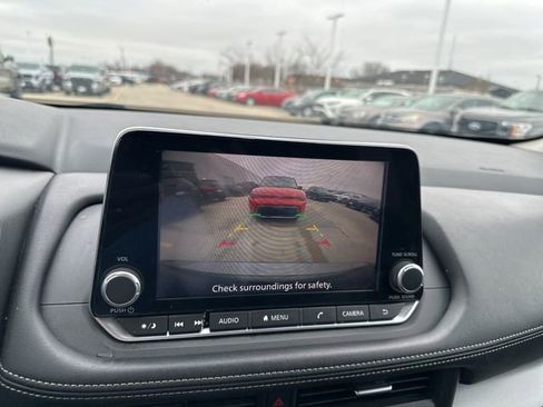 Used 2024 Nissan Rogue SV image 11