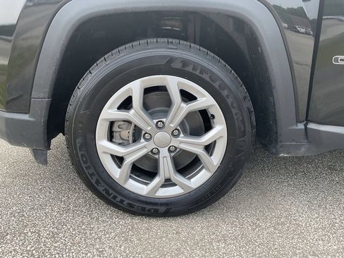 Used 2024 Jeep Compass Latitude image 14