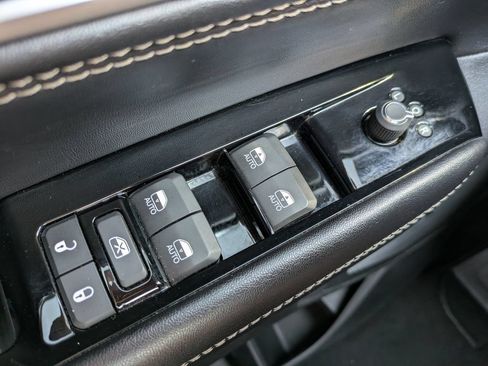 Used 2023 Jeep Wagoneer L Series III w/ Preferred Equipment Group AWD/4WD image 24