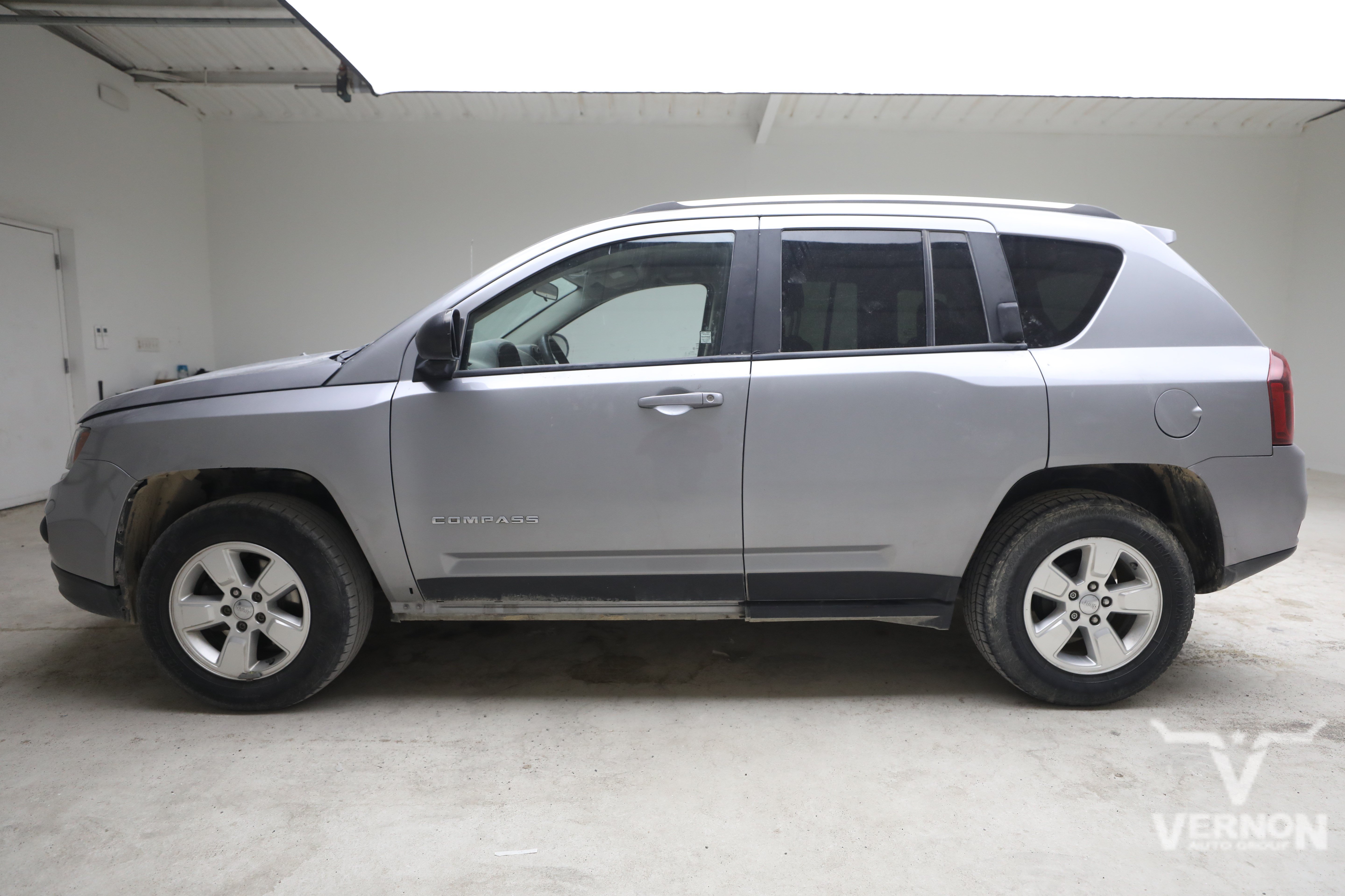 Used 2015 Jeep Compass Sport w/ Power Value Group FWD image 2