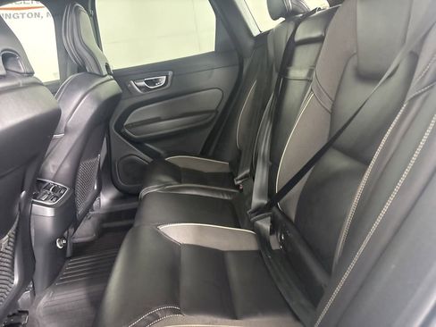 Used 2020 Volvo XC60 T5 R-Design AWD/4WD image 21