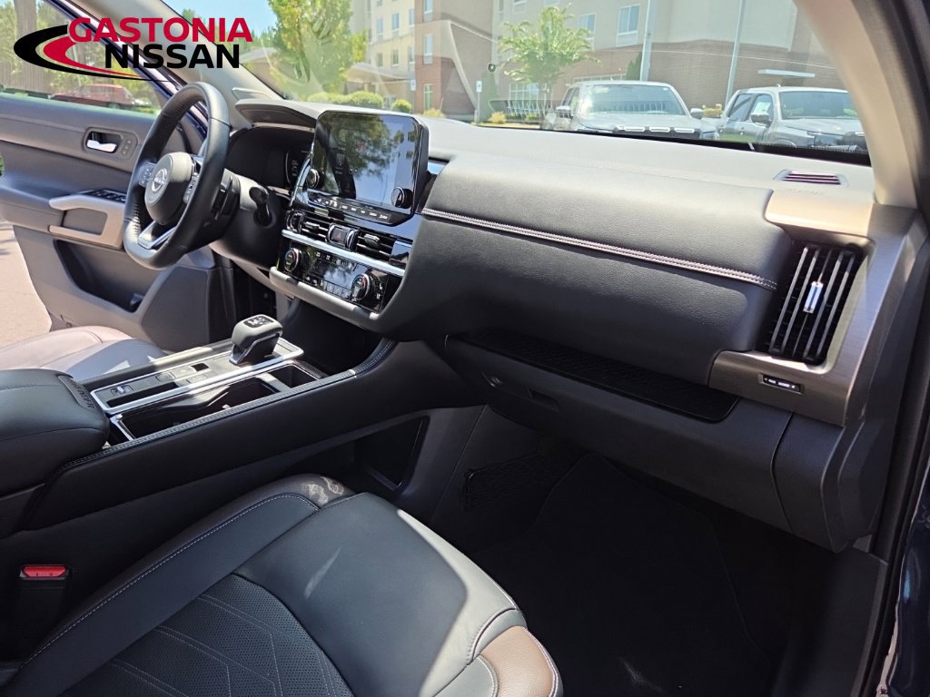 Certified 2024 Nissan Pathfinder Platinum w/ Cargo Package FWD image 44