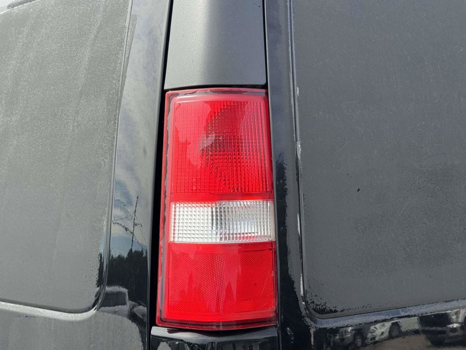 Used 2018 Chevrolet Express 2500 w/ Driver Convenience Package RWD image 8