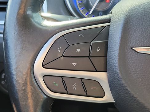 Used 2019 Chrysler 300 Touring w/ Chrome Appearance Package image 27