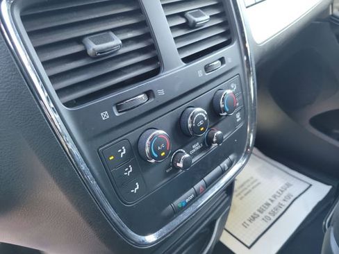 Used 2015 Dodge Grand Caravan SE w/ Quick Order Package 29E SE FWD image 18