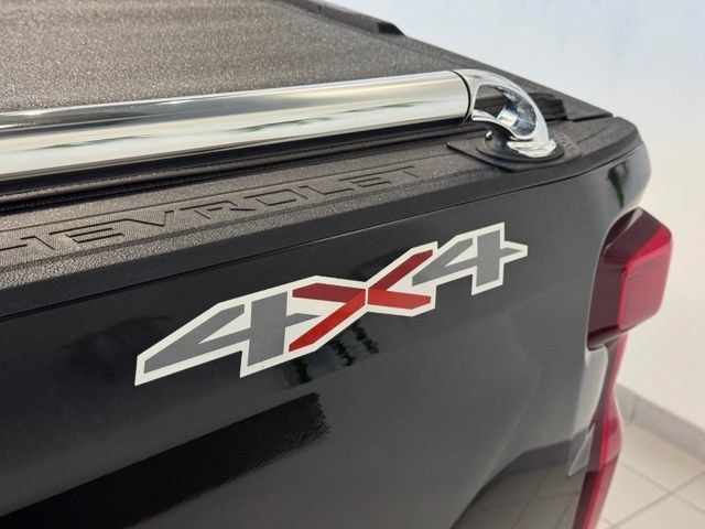 Used 2020 Chevrolet Silverado 1500 LTZ w/ LTZ Plus Package AWD/4WD image 46